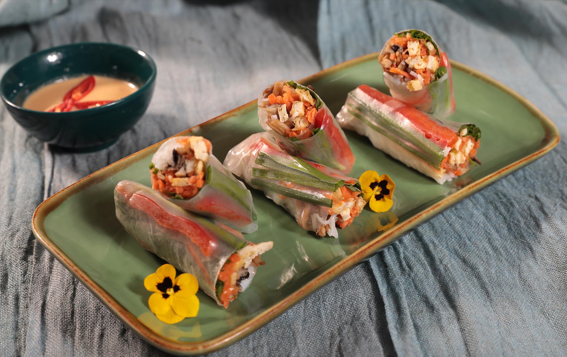 Cách làm món cuốn thực dưỡng thanh mát, tốt sức khỏe tại nhà